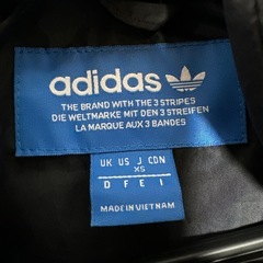 adidas 羽毛ダウンの画像
