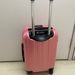 スーツケース ピンクの画像