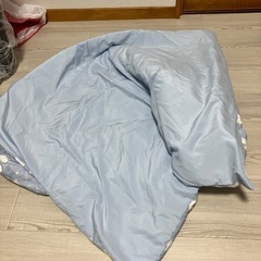 ふとん入れ　掛け布団の画像