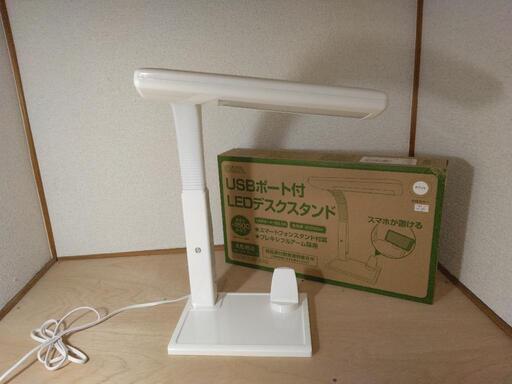 未使用/LEDデスクスタンド/USBポート・スマホスタンド付き/DS-LE62BI-W