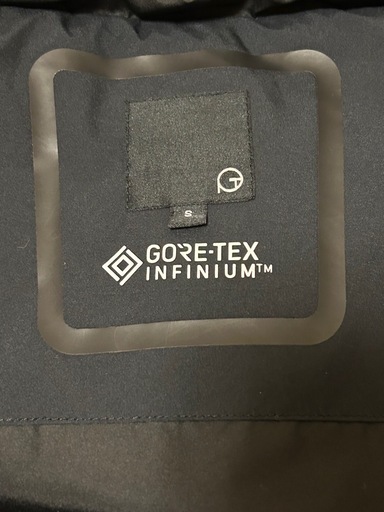 ダウンジャケット　GORE-TEX INFINIUM 仕様  ブラック、Sサイズ