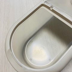 米びつと軽量カップの画像