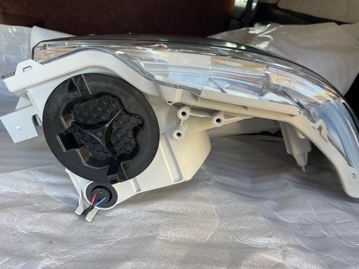 ハイエース　8型　ヘッドライト　LED