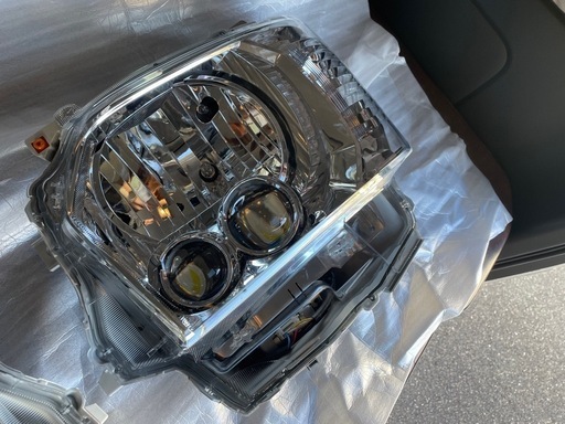 ハイエース　8型　ヘッドライト　LED