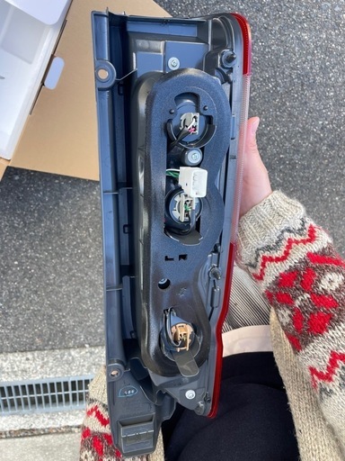 ハイエース　8型　純正品　テールランプ