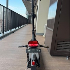 セグウェイ発、公道対応モデル！移動が楽しくなる電動キックスクーター「J-MAX」の画像
