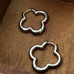 **《Silver》**クローバー♧フープピアス/flowerシルバー