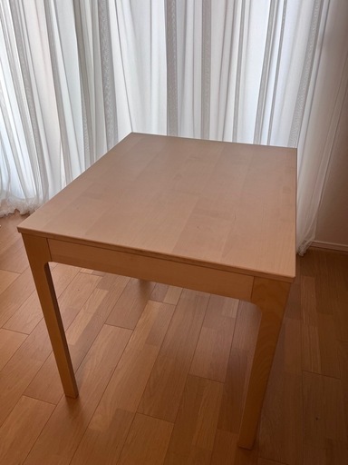 IKEA   伸張ダイニングテーブル