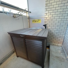 差し上げます。　　木製　屋外物入れ 