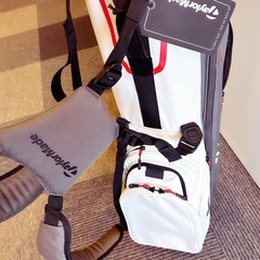 ［新品］TaylorMade キャディバッグ グレー/ホワイト/レッドの画像