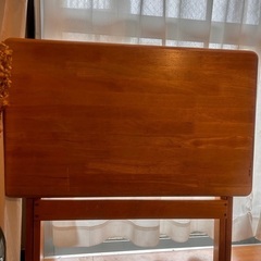 折りたたみテーブルの画像