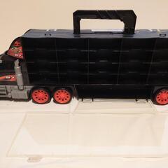 ミニカー32台収納車の画像