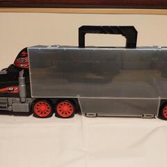 ミニカー32台収納車