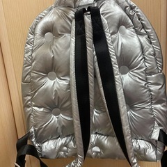 シルバーリュックの画像