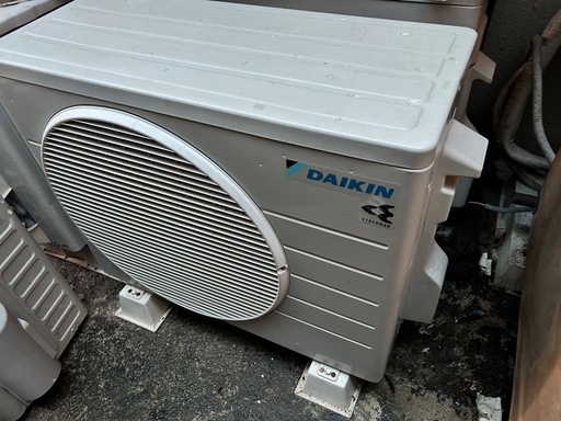 DAIKIN 冷暖房エアコン2.5k 標準設置込みです