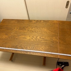 ダイニングテーブルの画像