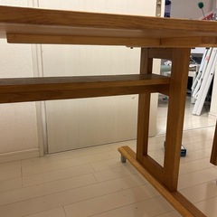 ダイニングテーブルの画像