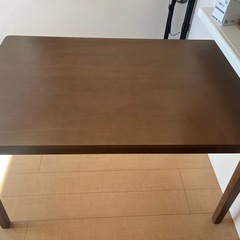ダイニングテーブルの画像