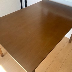 ダイニングテーブルの画像