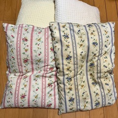 枕  4個