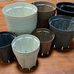 🌿【中古品】]セリアのスリット鉢・20鉢+黒スリット鉢・1鉢セット①🌿の画像