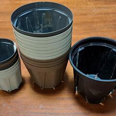 🌿【中古品】]セリアのスリット鉢・20鉢+黒スリット鉢・1鉢セット①🌿の画像