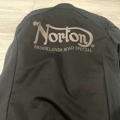 Norton薄手ジャケットの画像