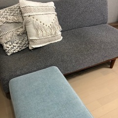 グレーソファの画像
