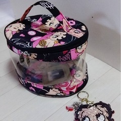 【未使用品】化粧品バック&キーホルダーの画像