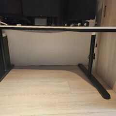 IKEA 3月引き渡し【使用期間1年未満】ワークデスクの画像