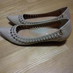 フェイクレザーパンプス ベージュの画像