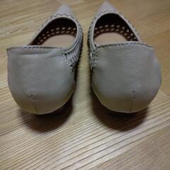 フェイクレザーパンプス ベージュの画像