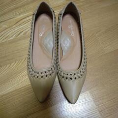 フェイクレザーパンプス ベージュ