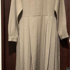 11000円　新品 アーバンリサーチ ドアーズ サイドプリーツ切替ワンピース グレージュの画像