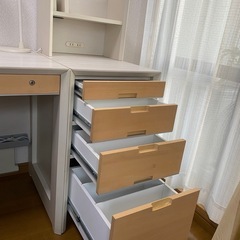 学習机・椅子の画像