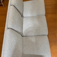 美品　モモナチュラルソファの画像