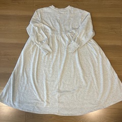 しまむら　LPサイズ　ロングワンピース　マタニティ　グレー　灰色　刺繍の画像