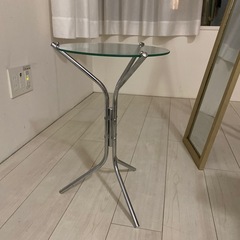 サイドテーブルの画像