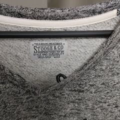 Stoge & co　グレーVネックカットソーの画像