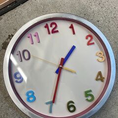 ☆中古￥1,000！カラフルカラー　掛け時計　家電　【BA105】