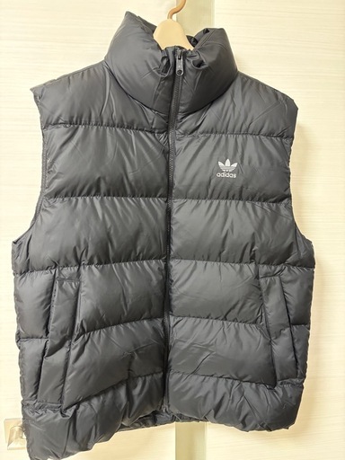 アディダス　ダウンベスト