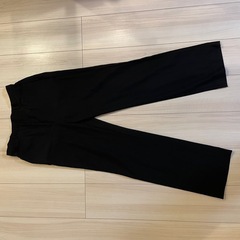64〜91の黒パンツ