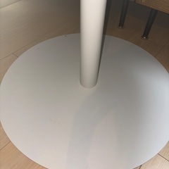 LOWYA 丸テーブルの画像