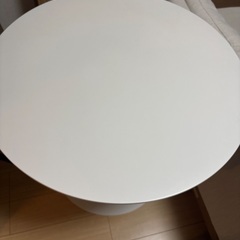 LOWYA 丸テーブルの画像