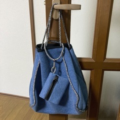 ブルー大きいバックの画像