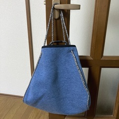 ブルー大きいバックの画像
