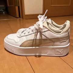PUMA厚底スニーカーの画像