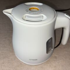 [格安,超美品]✨ タイガー 電気ケトル ０．８Lの画像