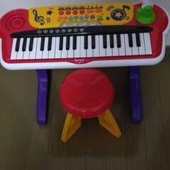 おもちゃピアノ