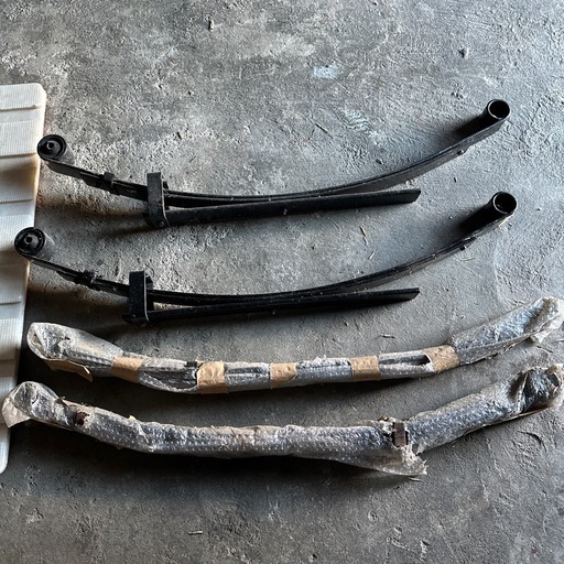 ジムニー　ＪＡ１１　リーフスプリング　他